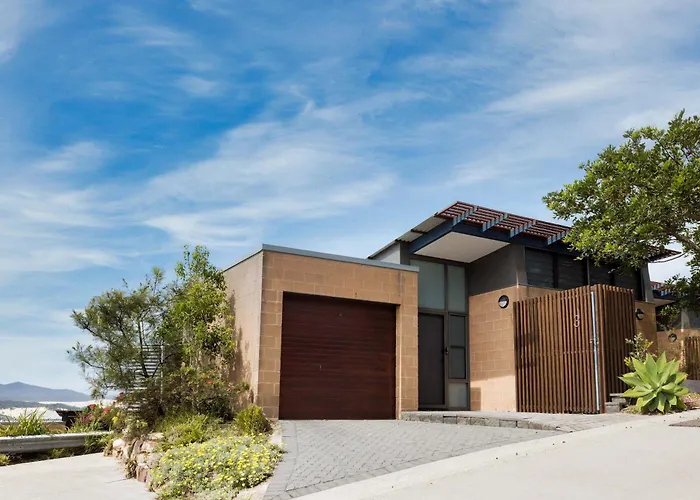 One Mile Retreat - Ocean View 3 Bedroom Retreat