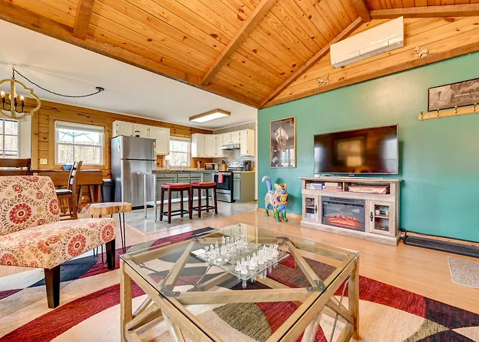 High Peak Heaven: Cozy Log Cabin On 1 Acre!
