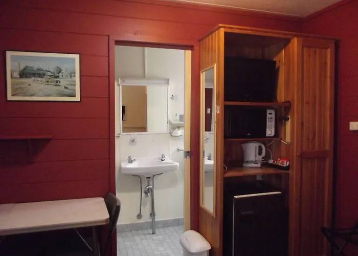 Red Cedar Motel
