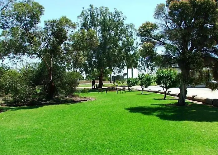 Lazy River Motor Inn