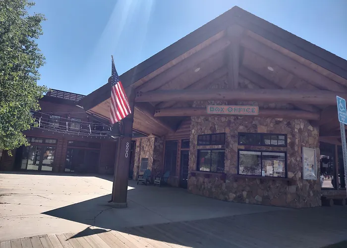 Western Riviera Lakeside Lodging