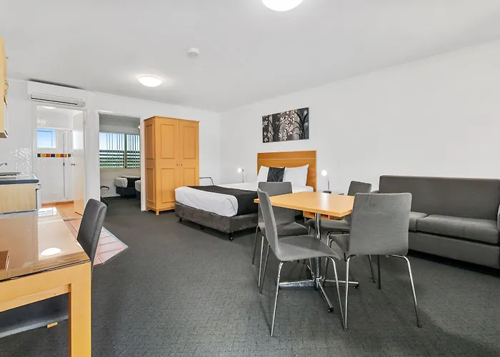 Browns Plains Motor Inn