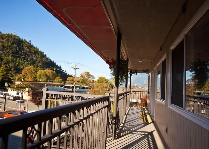 The Classic Horseshoe Bay Motel