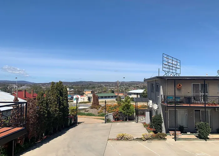 Crest Motor Inn