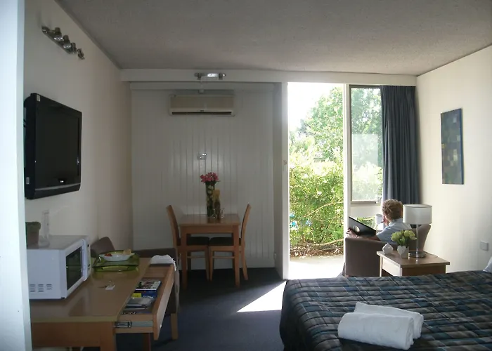 Parkwood Motel & Apartments