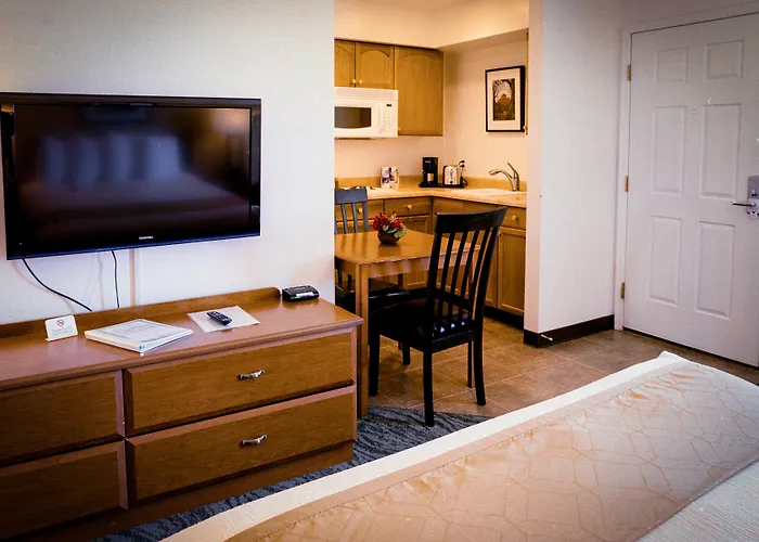 Pines Inn & Suites