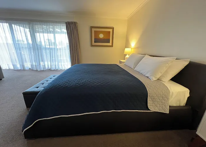 Summerhill Motor Inn (Adults Only)