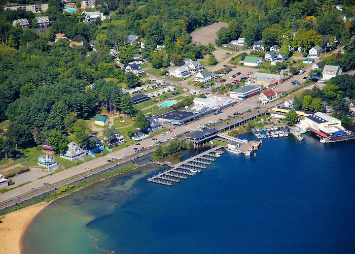 Half Moon Motel & Cottages