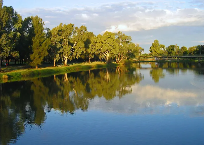 Town & Country Motor Inn