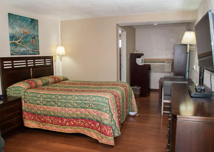 Esquire Inn