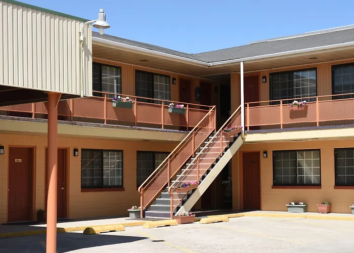 Esquire Inn