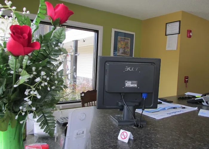 High Falls Inn & Suites