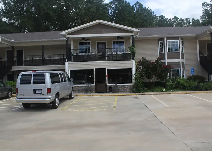 High Falls Inn & Suites