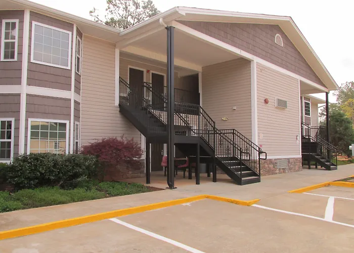 High Falls Inn & Suites