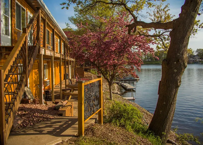 Curriers Lakeview Lodge