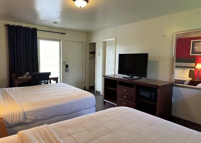 Thruway Holiday Motel