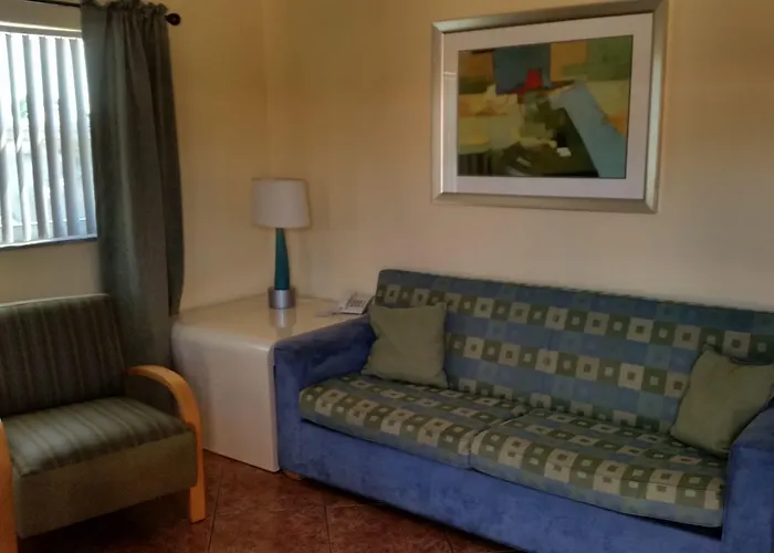 Lago Mar Motel And Apartments