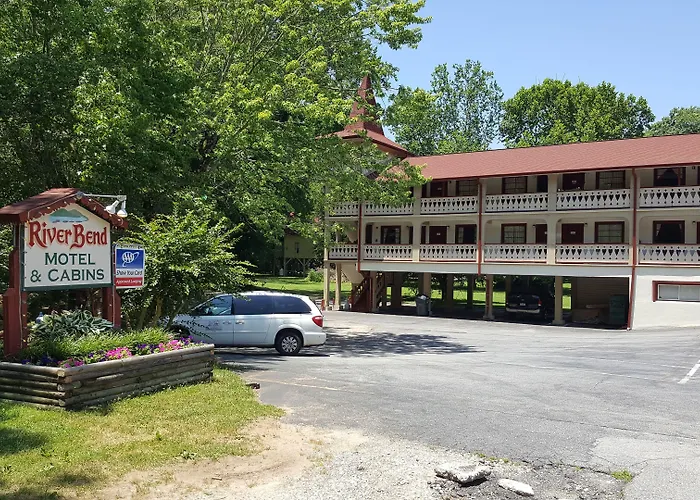 Riverbend Motel & Cabins