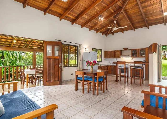 Guacamaya Lodge