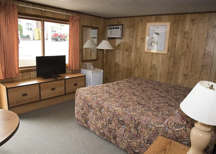 Brookside Motel & Cabins