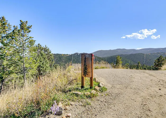 The View At Mountain Retreat By Red Rocks & Golden