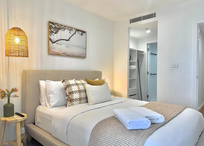 Harbour Towers Apartments, Free Parking & Tram Access - Hello Newcastle Accommodations