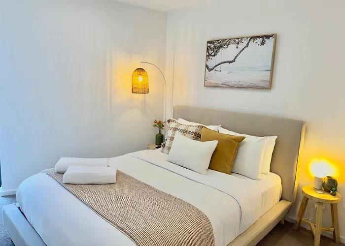 Harbour Towers Apartments, Free Parking & Tram Access - Hello Newcastle Accommodations