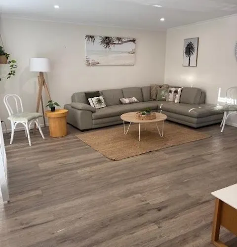 Mooloolaba Waterfront Unit - Sleeps 8