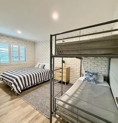 Mooloolaba Waterfront Unit - Sleeps 8