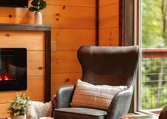 New Cozy Mountain Chalet Hot Tub Near Downtown
