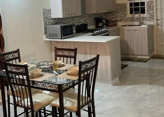 Sleeps 4 With Free Parking 15-Min To Beach