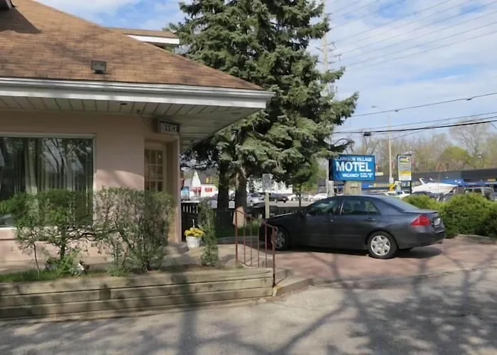 Clarkson Village Motel, 1815 Lakeshore Rd West Mississauga