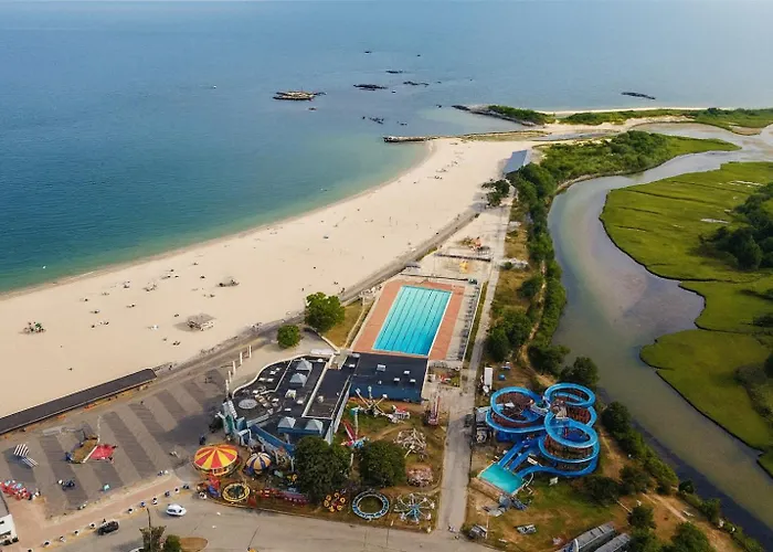 Spacious Oceanview Villa Elegant Coastal Escape, Sleeps 22