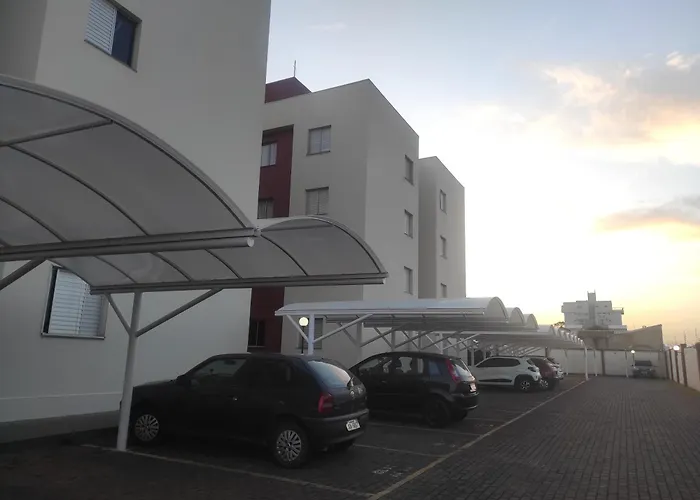 Apartamento inteiro no Alto Umuarama, próximo ao Aeroporto, Medicina e Granja Marileusa.