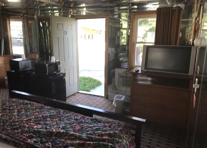 Capri Motel