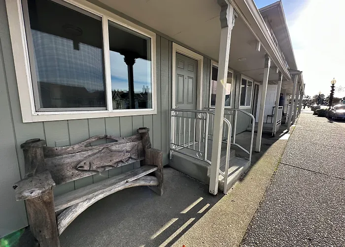 Coastal Inn And Suites