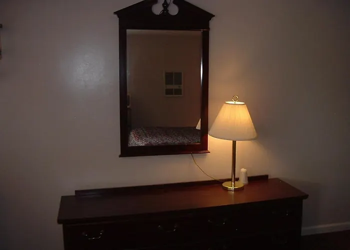 Fels Three Crown Motel
