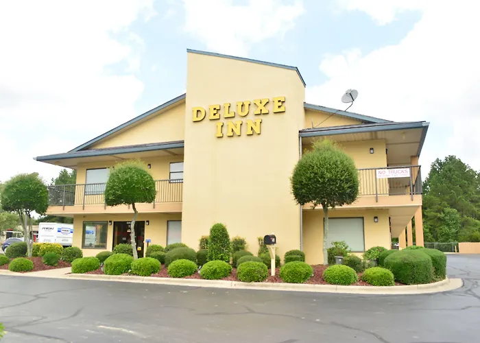 Deluxe Inn - Fayetteville I-95