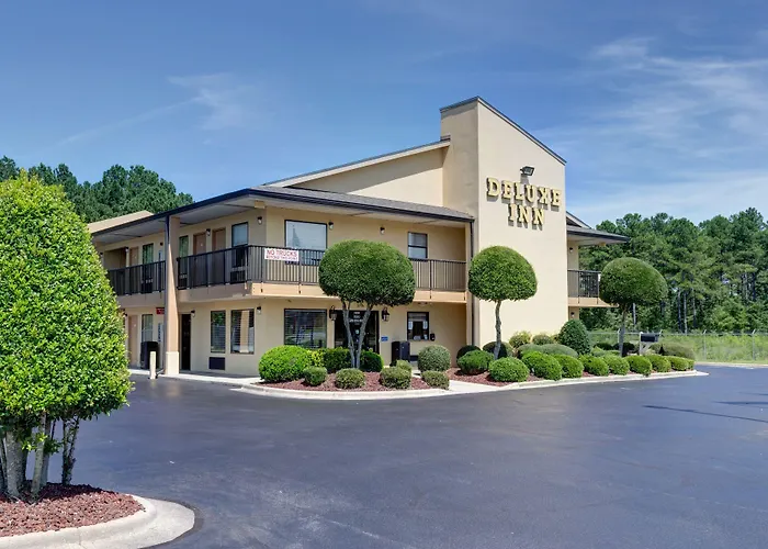 Deluxe Inn - Fayetteville I-95