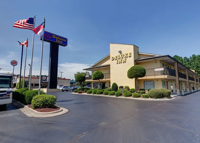 Deluxe Inn - Fayetteville I-95