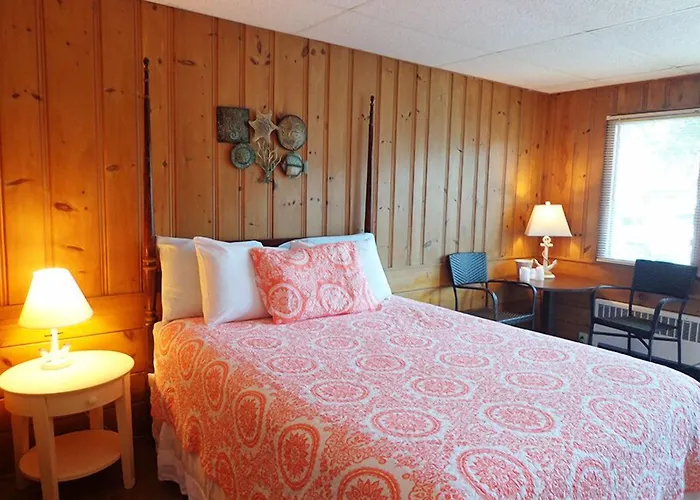 Town & Beach Motel