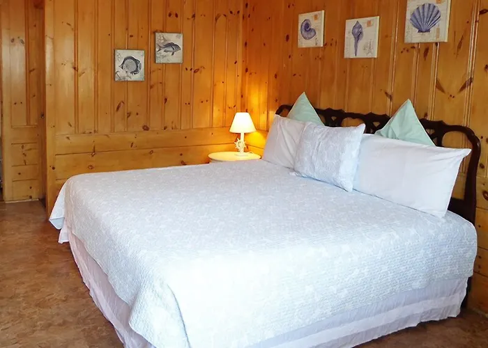 Town & Beach Motel