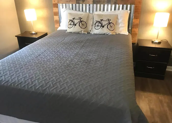 Buffalo Lodge Bicycle Resort - Amazing Access To Local Trails & The Garden