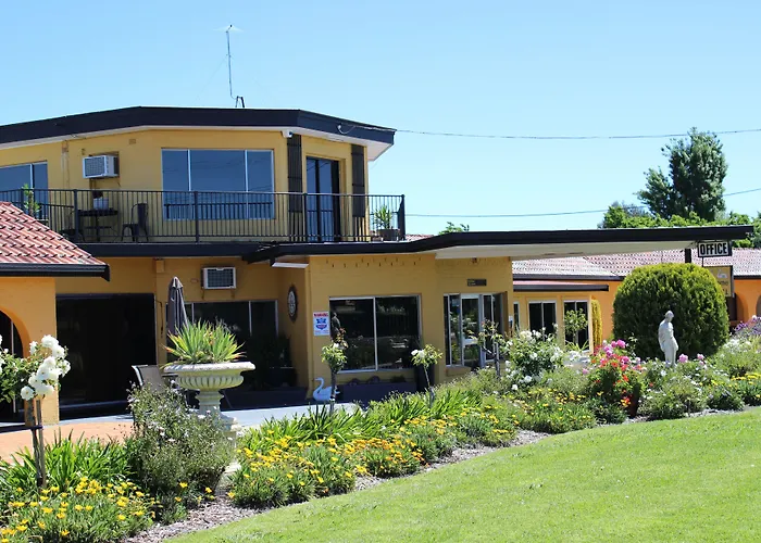 Twin Swans Motel