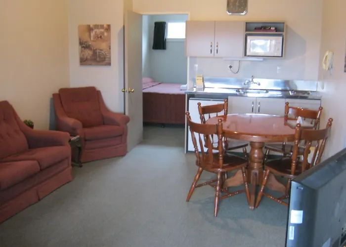 Blue Dolphin Motel
