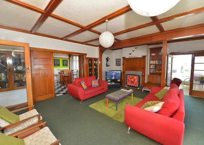 Ducks & Drakes Boutique Motel & Backpackers