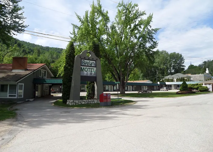 Ray Lyn Motel