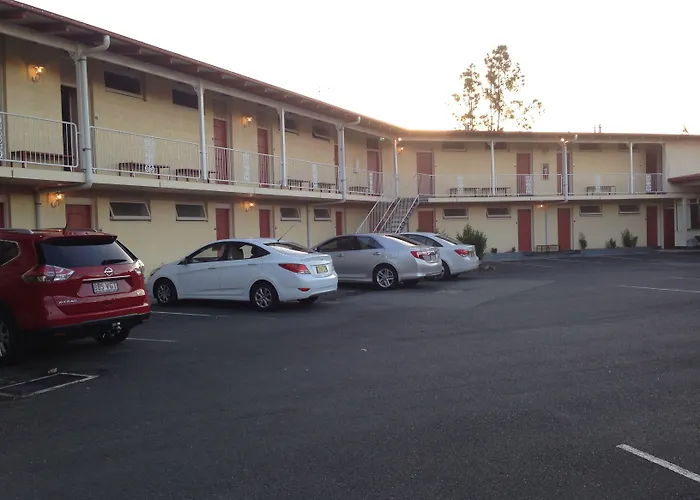 Riverview Motor Inn
