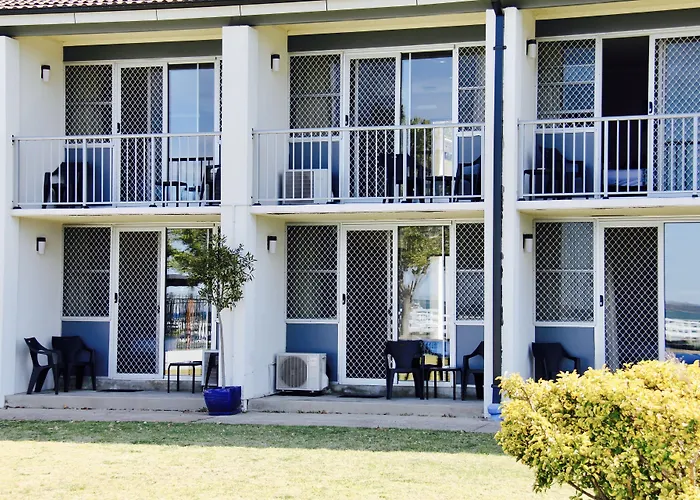 Zorba Waterfront Motel