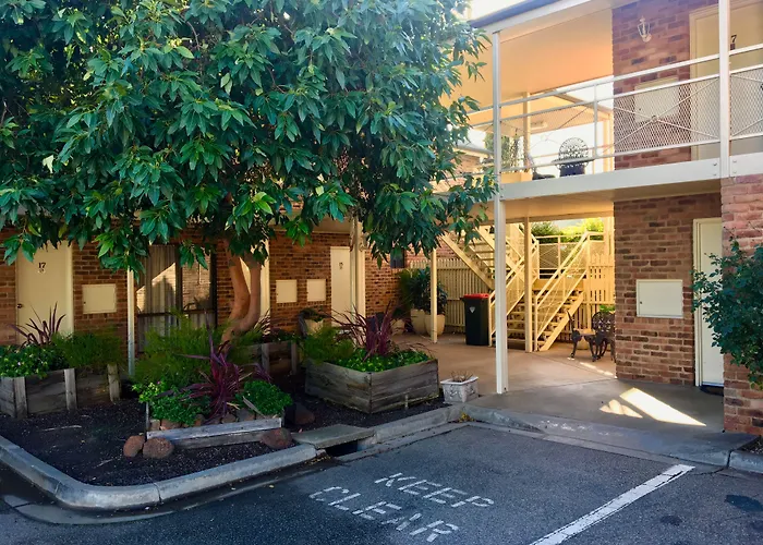 Paddlewheel Motel